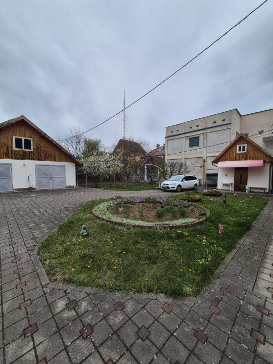 Casa 6 camere suprafata utila 320mp, teren 994mp spre vanzre in Sub Arini