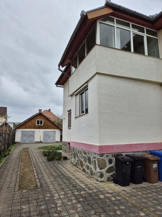 Casa 6 camere suprafata utila 320mp, teren 994mp spre vanzre in Sub Arini