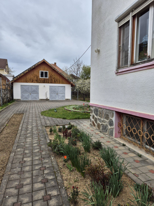 Casa 6 camere suprafata utila 320mp, teren 994mp spre vanzre in Sub Arini