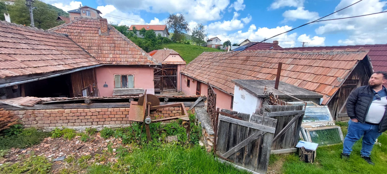 Casa 4 camere suprafata 81mp, teren 512mp spre vanzare in Saliste