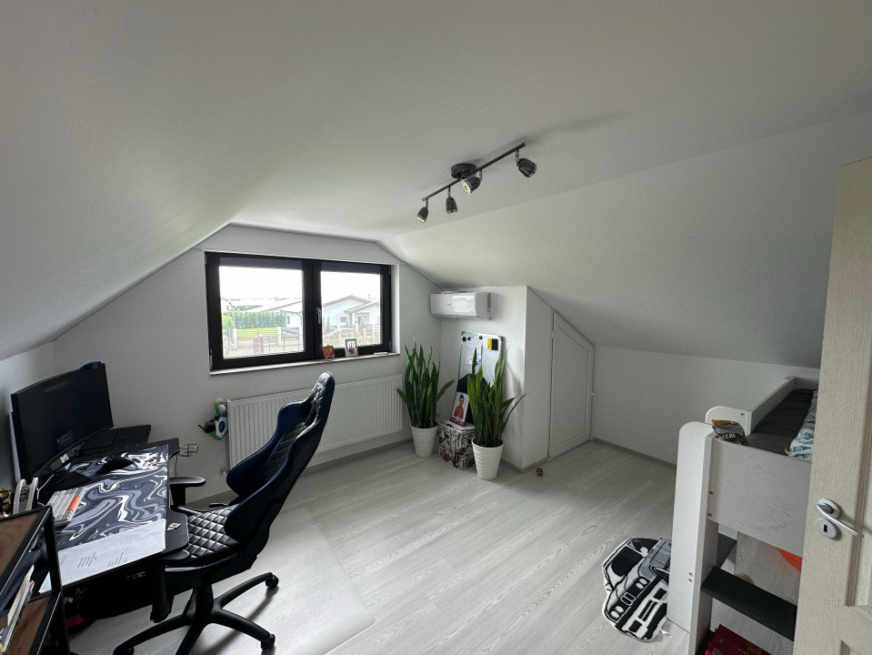 Casă P+M,5 camere