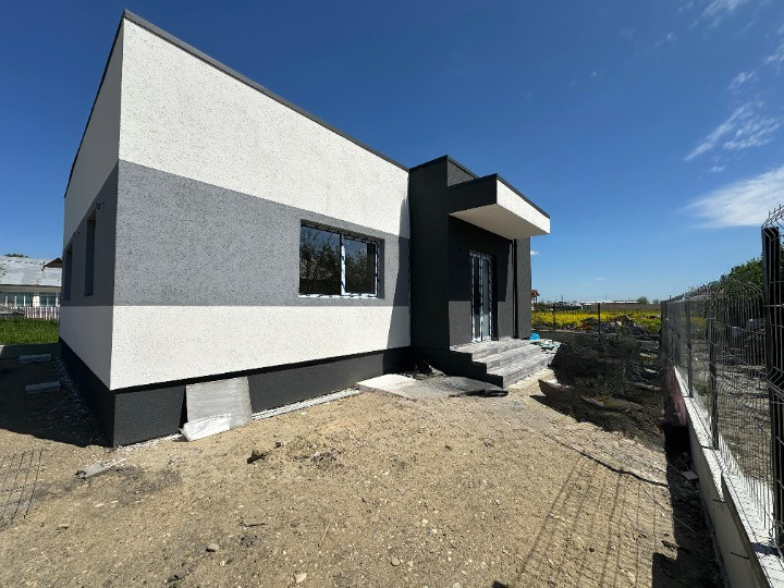 Casă 3 camere, 100 mp utili, de vânzare