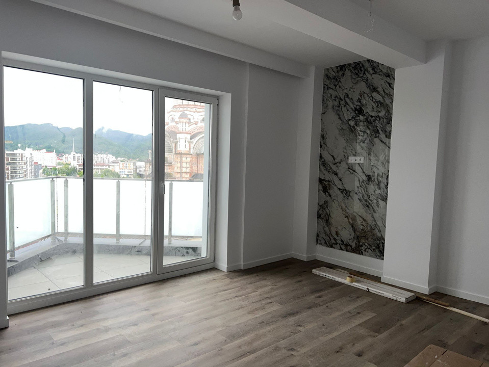 Apartament cu 3 camere , ultracentral cu panorama deosebita