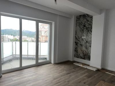 Apartament cu 3 camere , ultracentral cu panorama deosebita