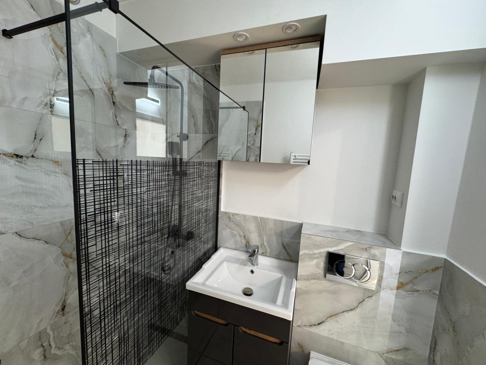 Oportunitate! Apart. cu 2 cam., 45 mp., Semicentral, Horea, 158000 Eur