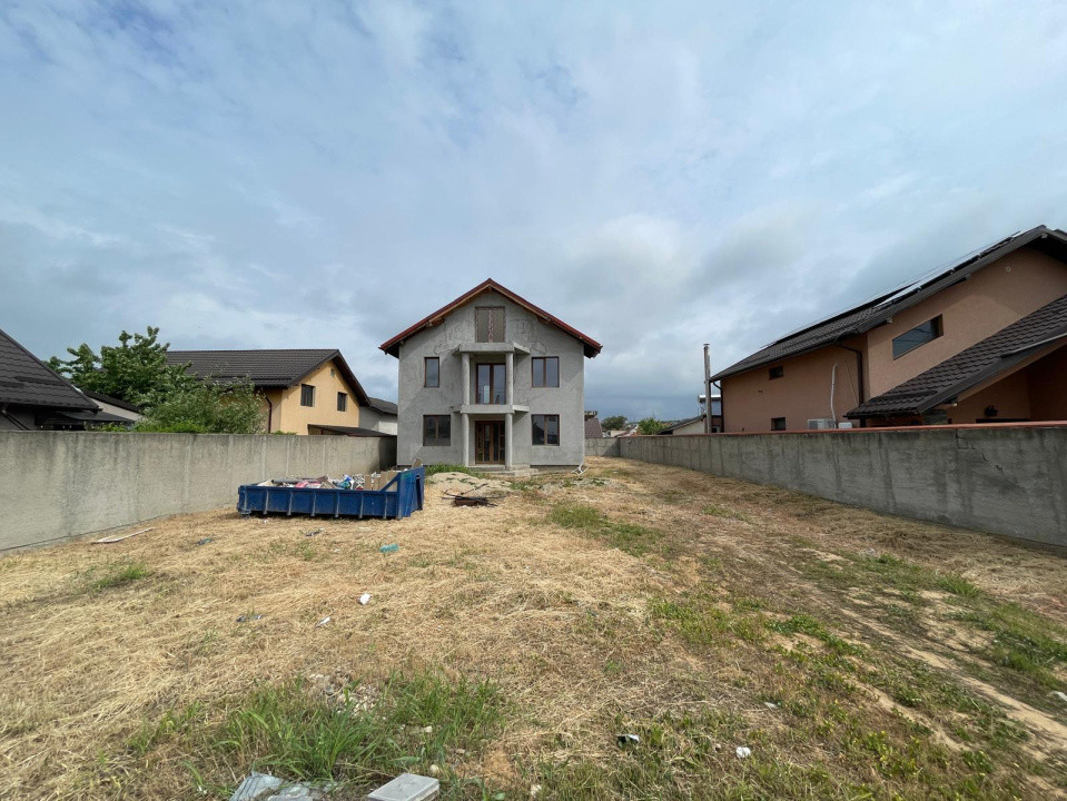 Casă semifinisată P+1 cu teren de 710mp în proximitatea centurii de Nord Craiova