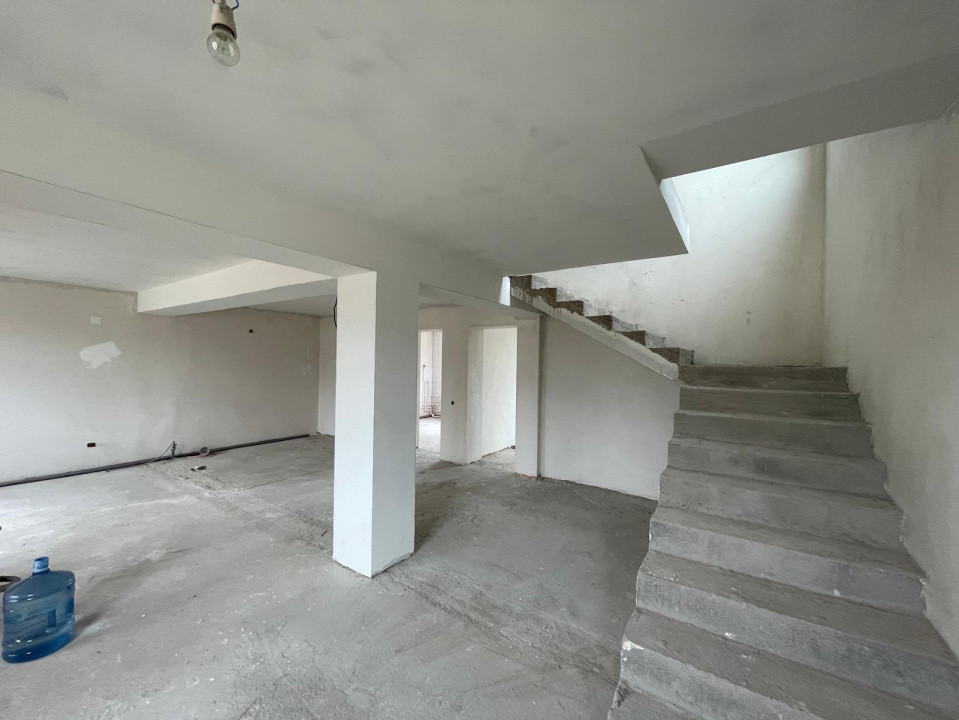 Casă semifinisată P+1 cu teren de 710mp în proximitatea centurii de Nord Craiova
