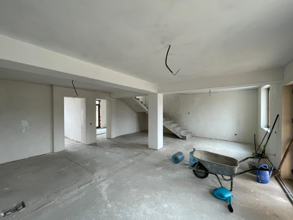 Casă semifinisată P+1 cu teren de 710mp în proximitatea centurii de Nord Craiova