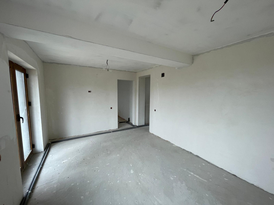 Casă semifinisată P+1 cu teren de 710mp în proximitatea centurii de Nord Craiova