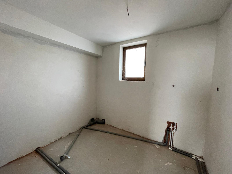 Casă semifinisată P+1 cu teren de 710mp în proximitatea centurii de Nord Craiova