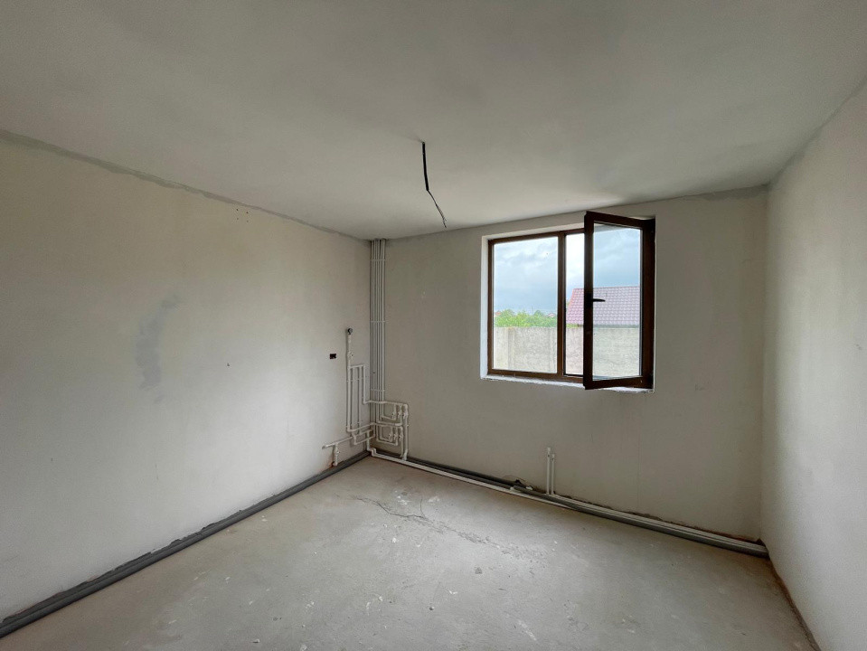 Casă semifinisată P+1 cu teren de 710mp în proximitatea centurii de Nord Craiova