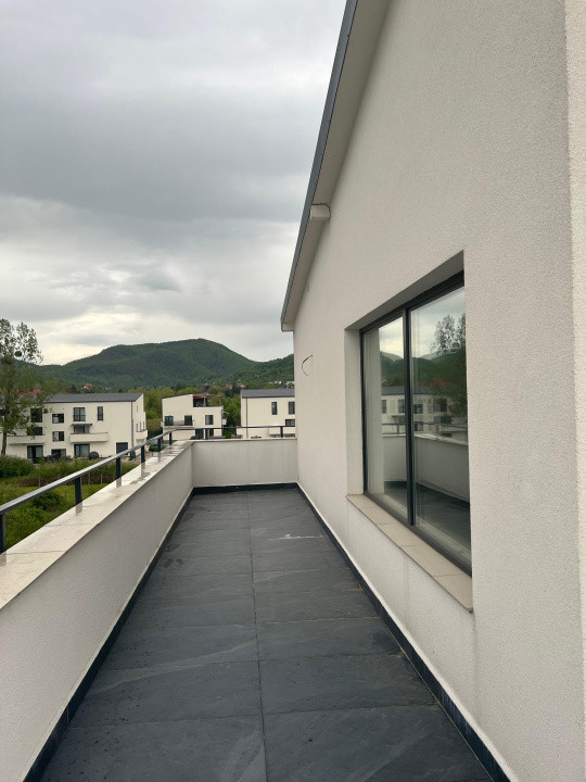 EXCLUSIVITATE!!! Penthouse exclusivist cu 5 camere si terasa .