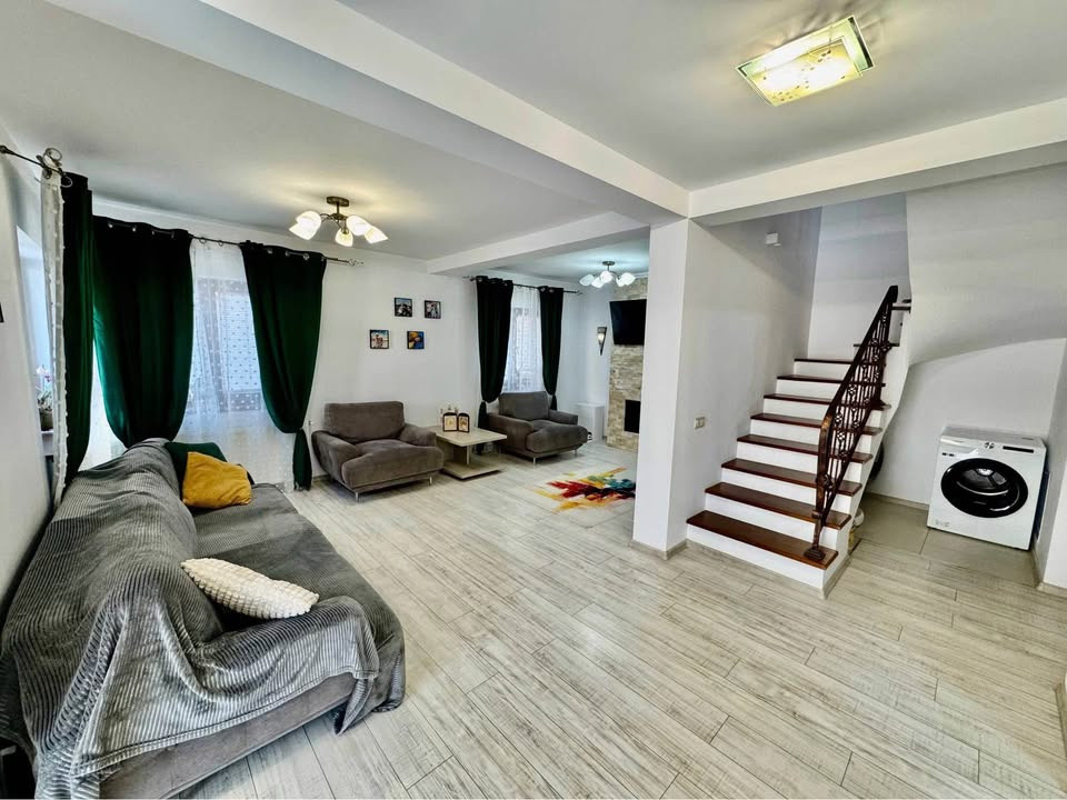 Ocazie! Casă cu etaj (duplex)mobilată, utilată, Dezmir, 223500 Eur