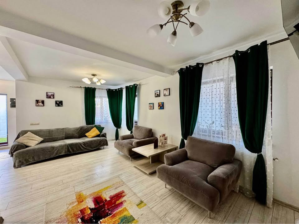 Ocazie! Casă cu etaj (duplex)mobilată, utilată, Dezmir, 223500 Eur