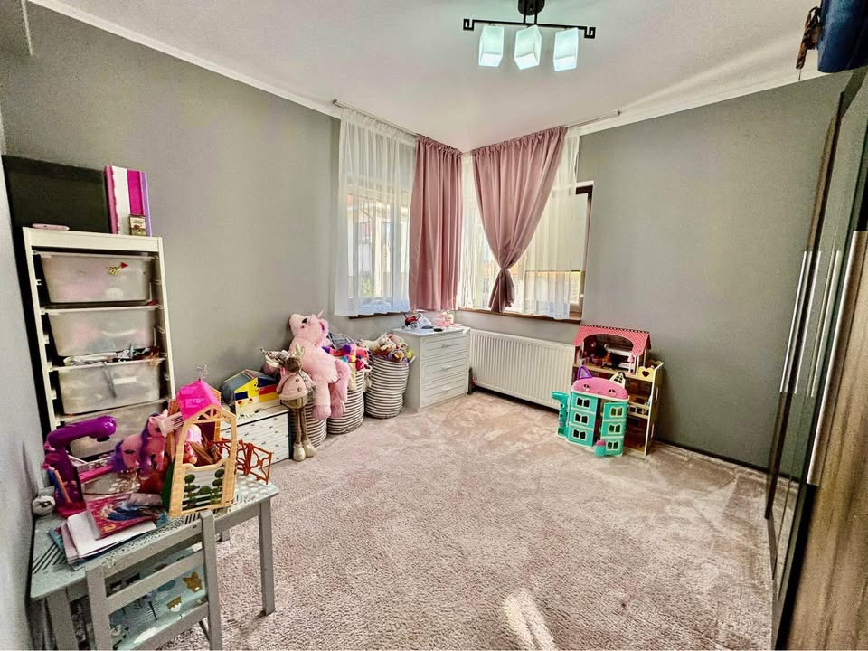 Ocazie! Casă cu etaj (duplex)mobilată, utilată, Dezmir, 223500 Eur