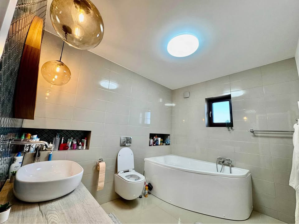 Ocazie! Casă cu etaj (duplex)mobilată, utilată, Dezmir, 223500 Eur