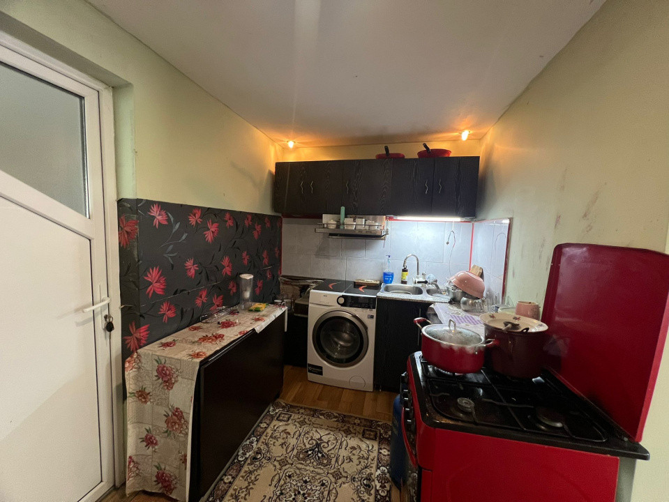 Casa cu 2 camere zona Grivitei 
