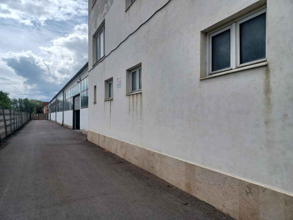 De vanzare hala industriala plus spatiu birouri