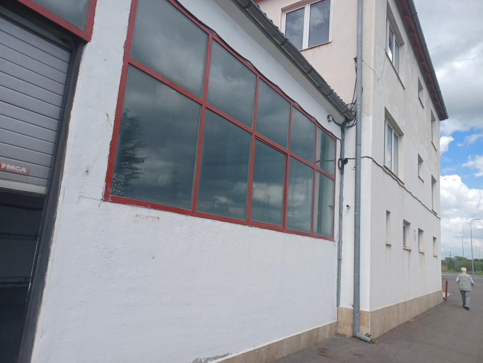 Inchiriez Hala industriala + spatiu birouri 