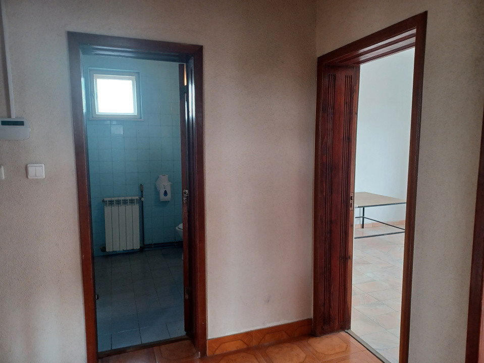 Inchiriez Hala industriala + spatiu birouri 