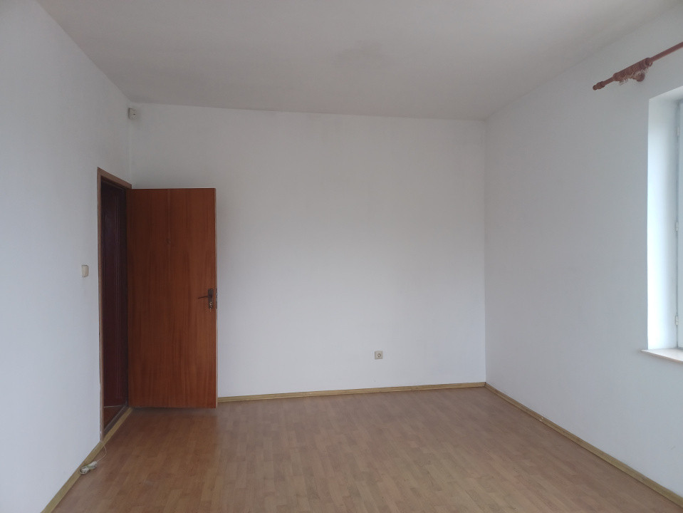 Inchiriez Hala industriala + spatiu birouri 