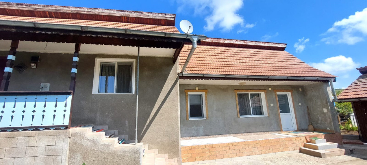 Casa 2 camere suprafata utila 78 mp,teren 691 mp,spre vanzare in Gusu Sibiu