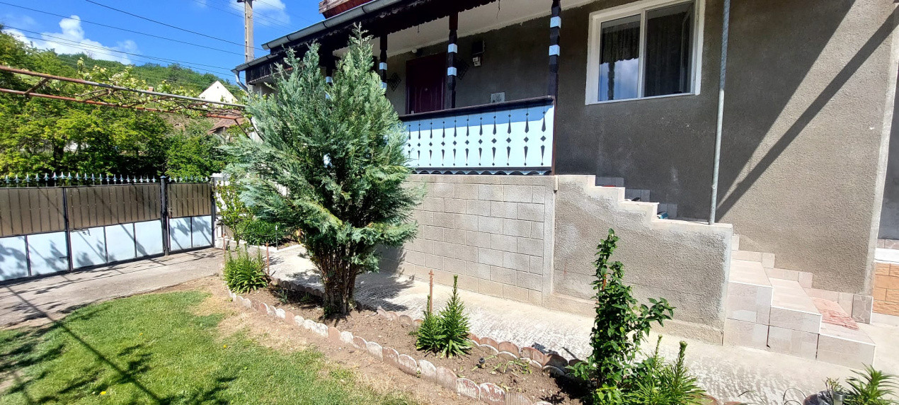 Casa 2 camere suprafata utila 78 mp,teren 691 mp,spre vanzare in Gusu Sibiu