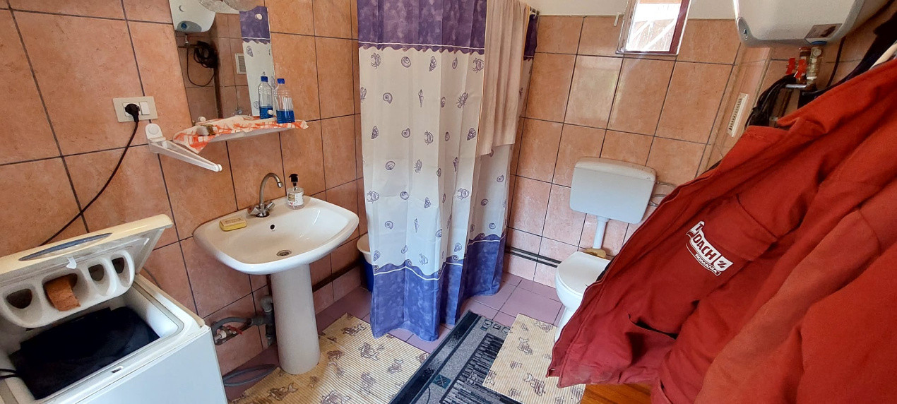 Casa 2 camere suprafata utila 78 mp,teren 691 mp,spre vanzare in Gusu Sibiu