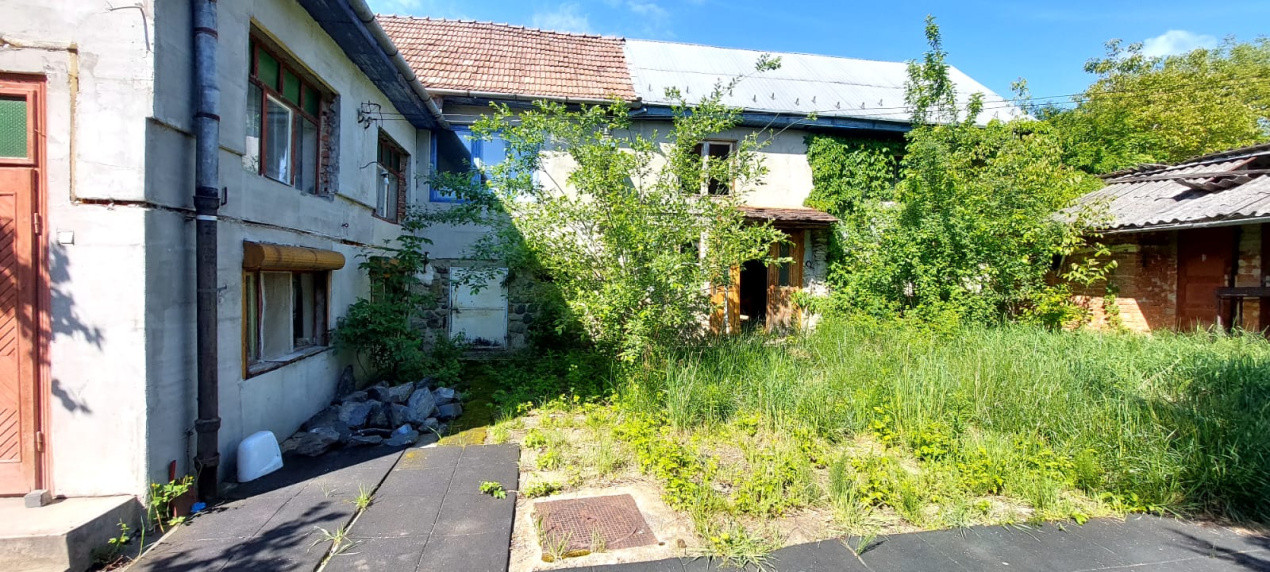 Casa 7 camere suprafata utila 300mp, teren 1000mp,spre vanzare in Cisnadie