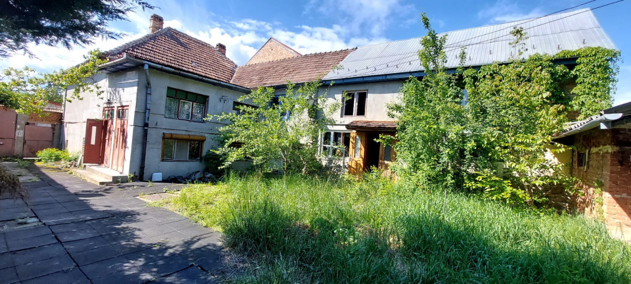 Casa 7 camere suprafata utila 300mp, teren 1000mp,spre vanzare in Cisnadie