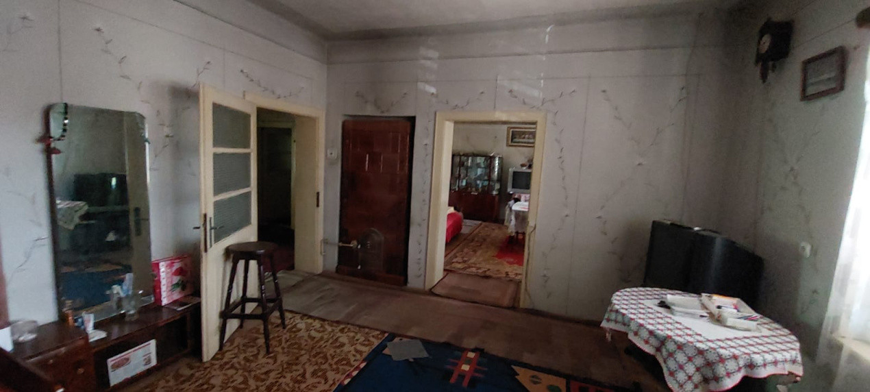 Casa 7 camere suprafata utila 300mp, teren 1000mp,spre vanzare in Cisnadie