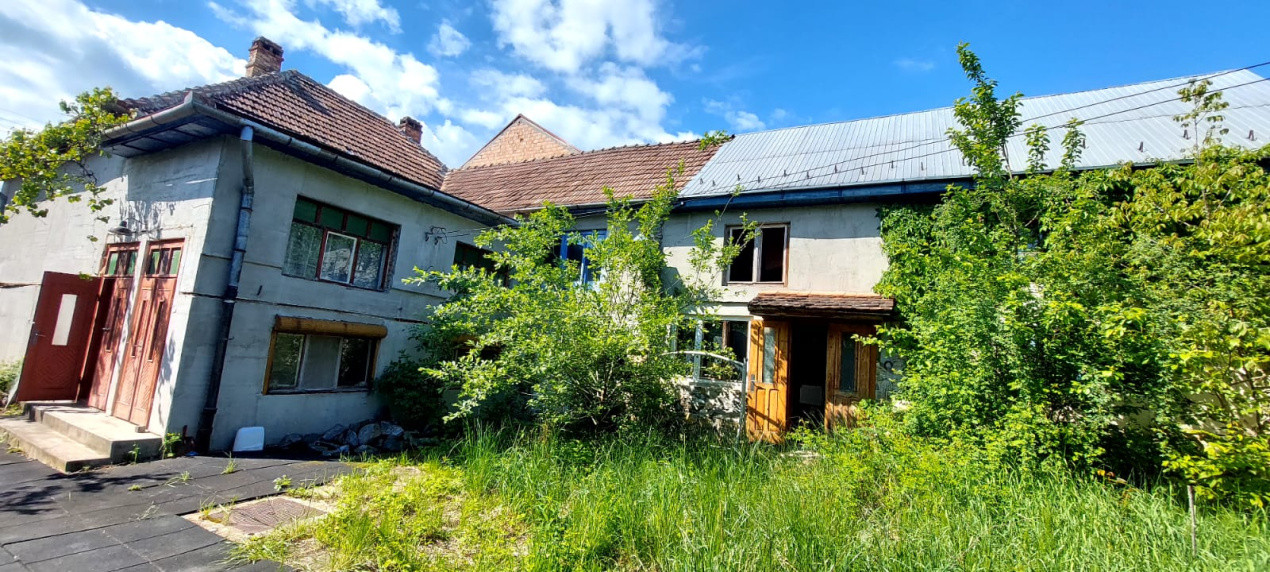 Casa 7 camere suprafata utila 300mp, teren 1000mp,spre vanzare in Cisnadie