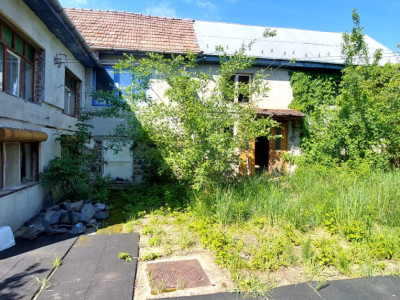 Casa 7 camere suprafata utila 300mp, teren 1000mp,spre vanzare in Cisnadie