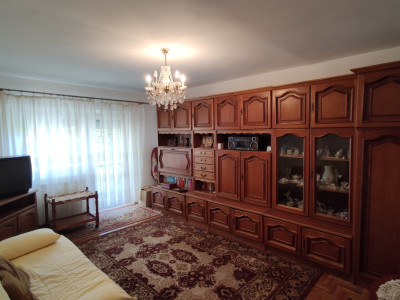 Apartament cu 3 camere, decomandat, suprafață utilă 68 mp, Decebal