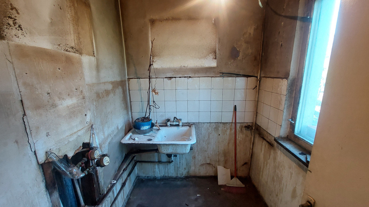 Garsoniera, etajul 1, Craiovita zona Fortuna