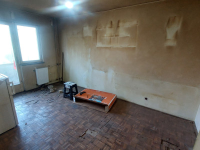 Garsoniera, etajul 1, Craiovita zona Fortuna
