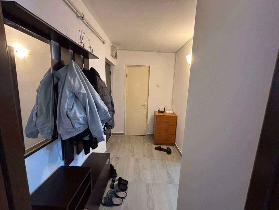 Apartament 2 camere, semidecomandat, 50.98mp, Cartier Craiovita, zona Statia 30