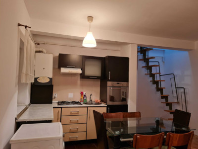 Apartament – 70 mp, mansardă pe 2 niveluri – str. Semaforului