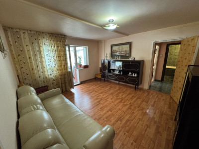 Apartament 2 camere, semidecomandat, 51.5mp, Craiovita Noua, Scoala Elena Farago