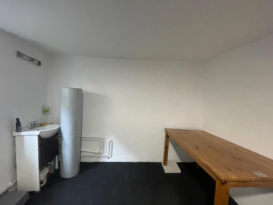 Spatiu comercial 35mp in zona Podisor Craiova