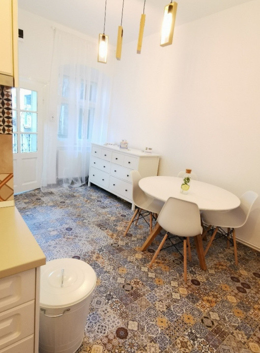Apartament decomandat cu o cameră, 55 mp, în zona centrală 
