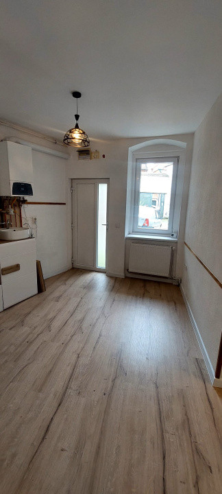 Studio modern  34mp utili, la curte , spre vanzare  Central