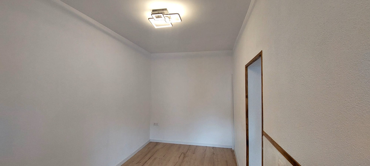 Studio modern  34mp utili, la curte , spre vanzare  Central