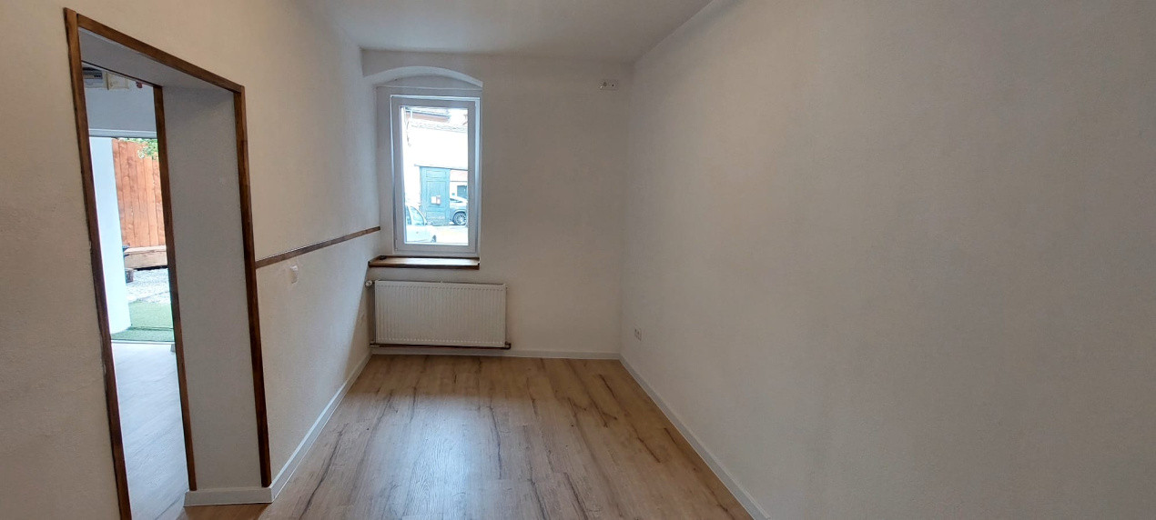 Studio modern  34mp utili, la curte , spre vanzare  Central