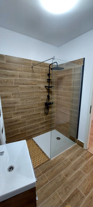 Studio modern  34mp utili, la curte , spre vanzare  Central