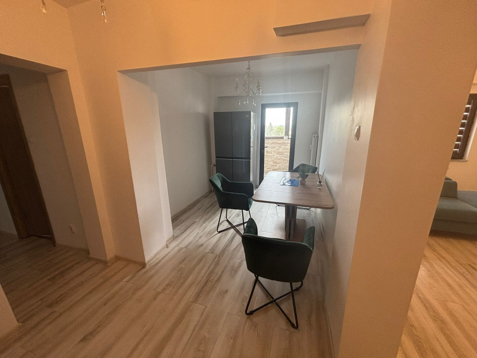 Apartament 3 camere, decomandat, cartier Valea Rosie, zona Spitalul Militar