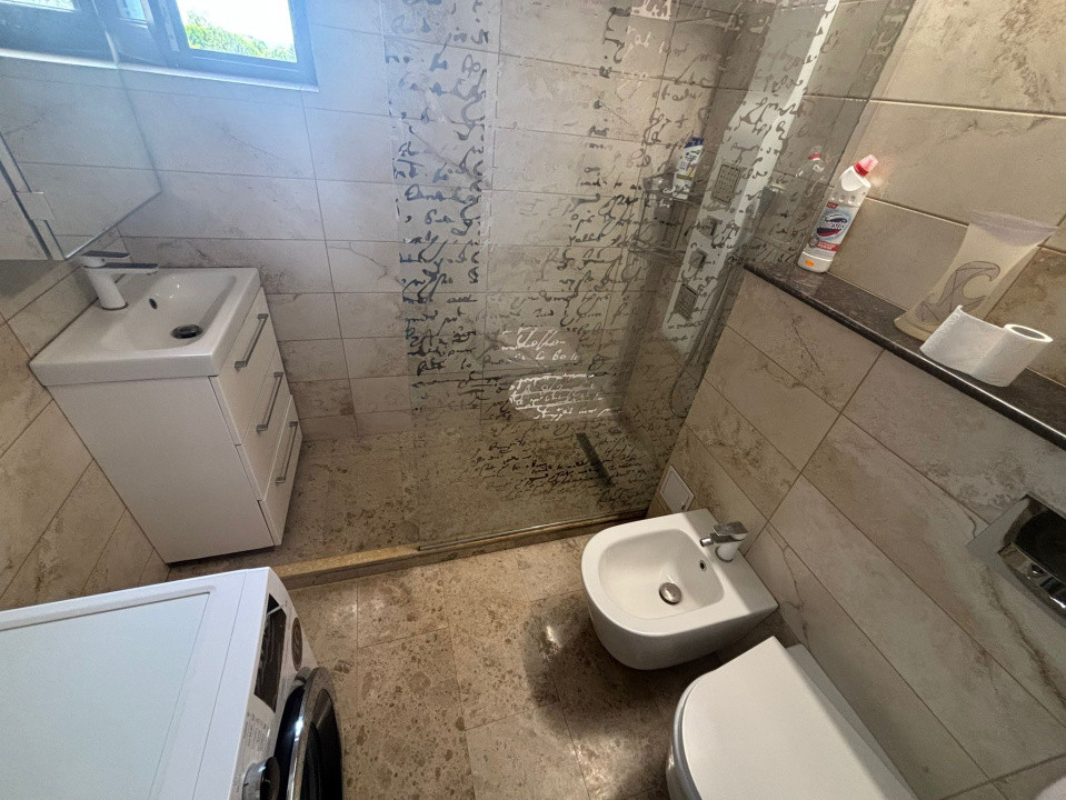 Apartament 3 camere, decomandat, cartier Valea Rosie, zona Spitalul Militar