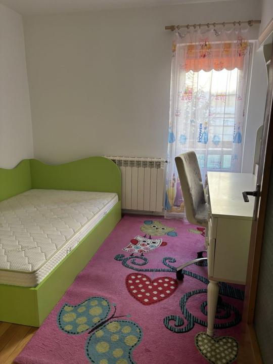 Apartament decomandat 3 camere, 70 mp, etaj 1/2, zona centrală și liniștită