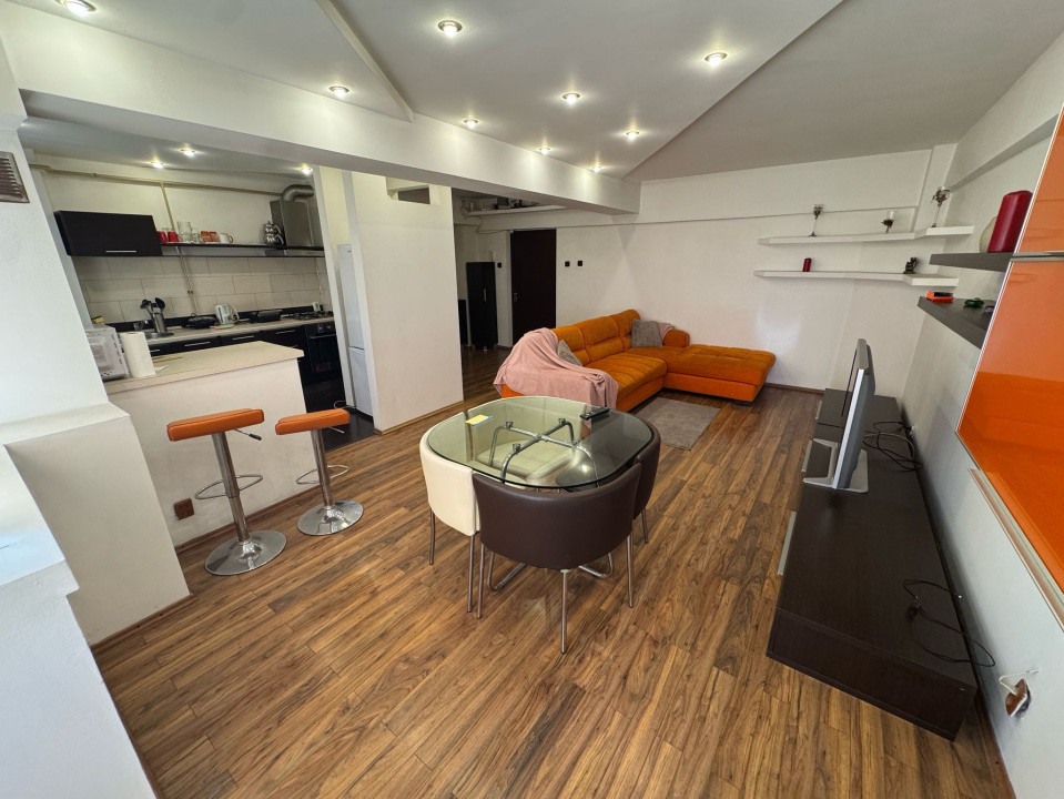 Apartament 3 camere, open-space, 80mp, Calea Bucuresti, zona Piata Centrala