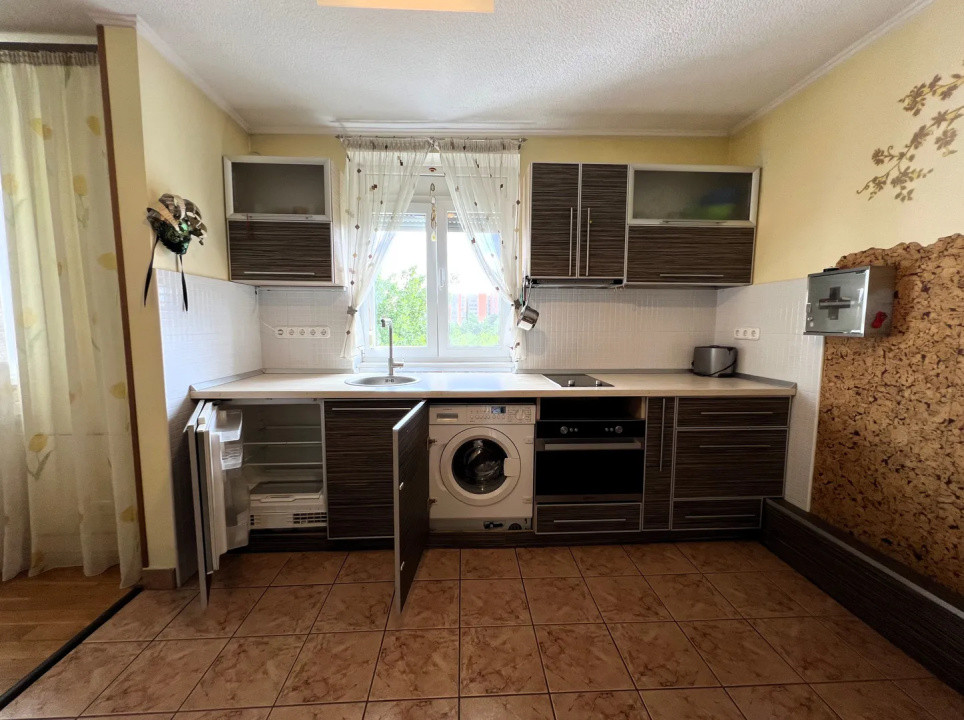 Apartament cu 3 camere, decomandat, suprafata utila 66,4 mp, Decebal
